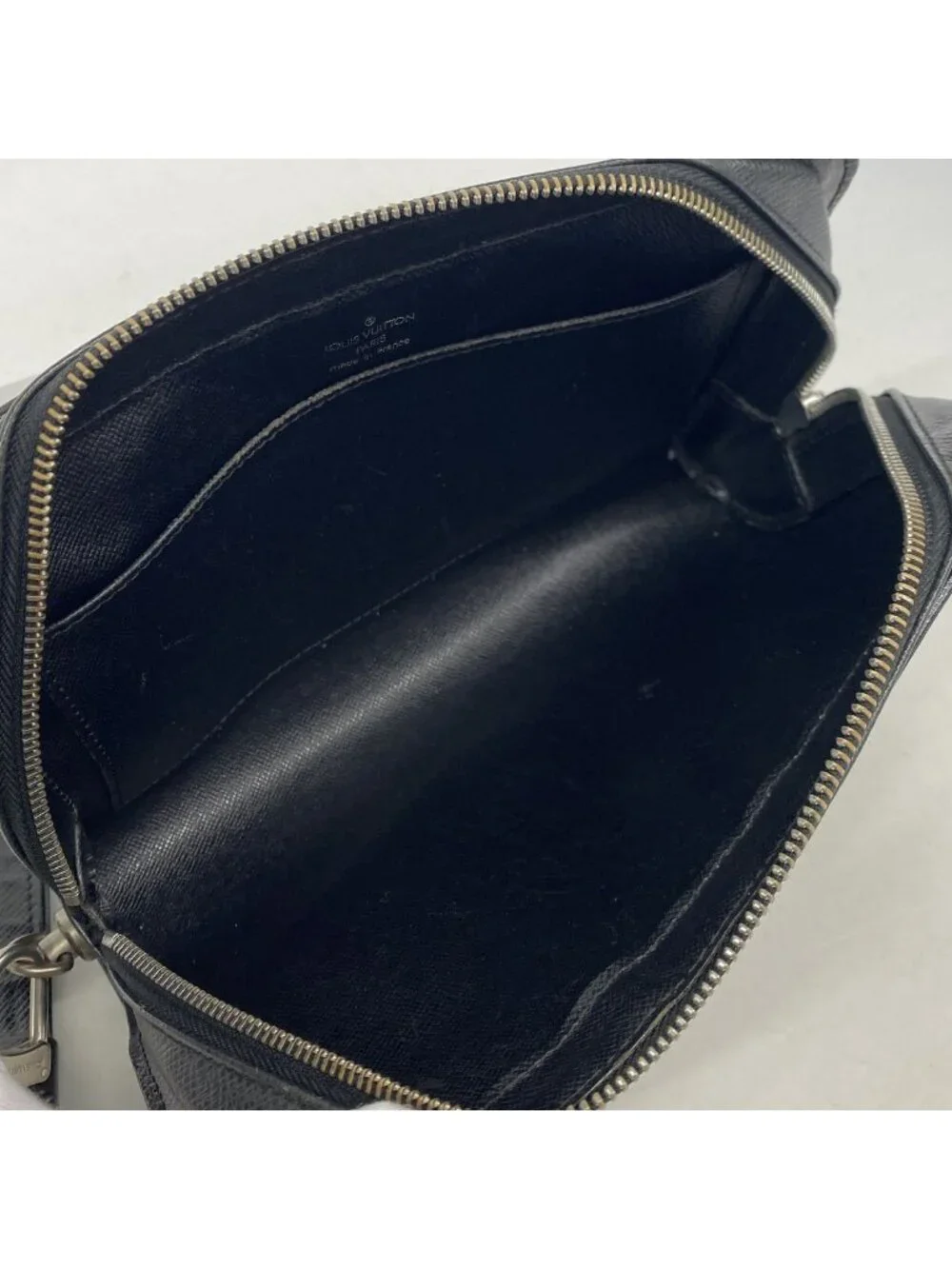 Louis Vuitton Clutch Taiga Baikal Ardoise